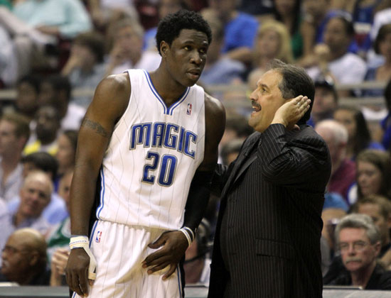 聚光灯下 聚光灯下